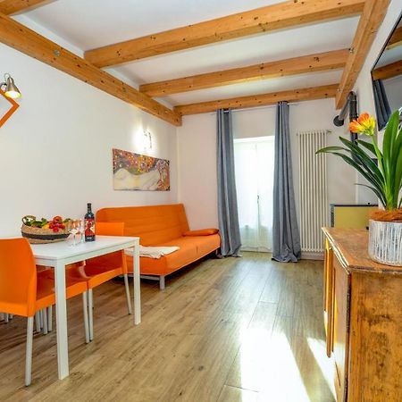 Casa Nel Borgo - Il Picchio Apartment Tremosine Luaran gambar