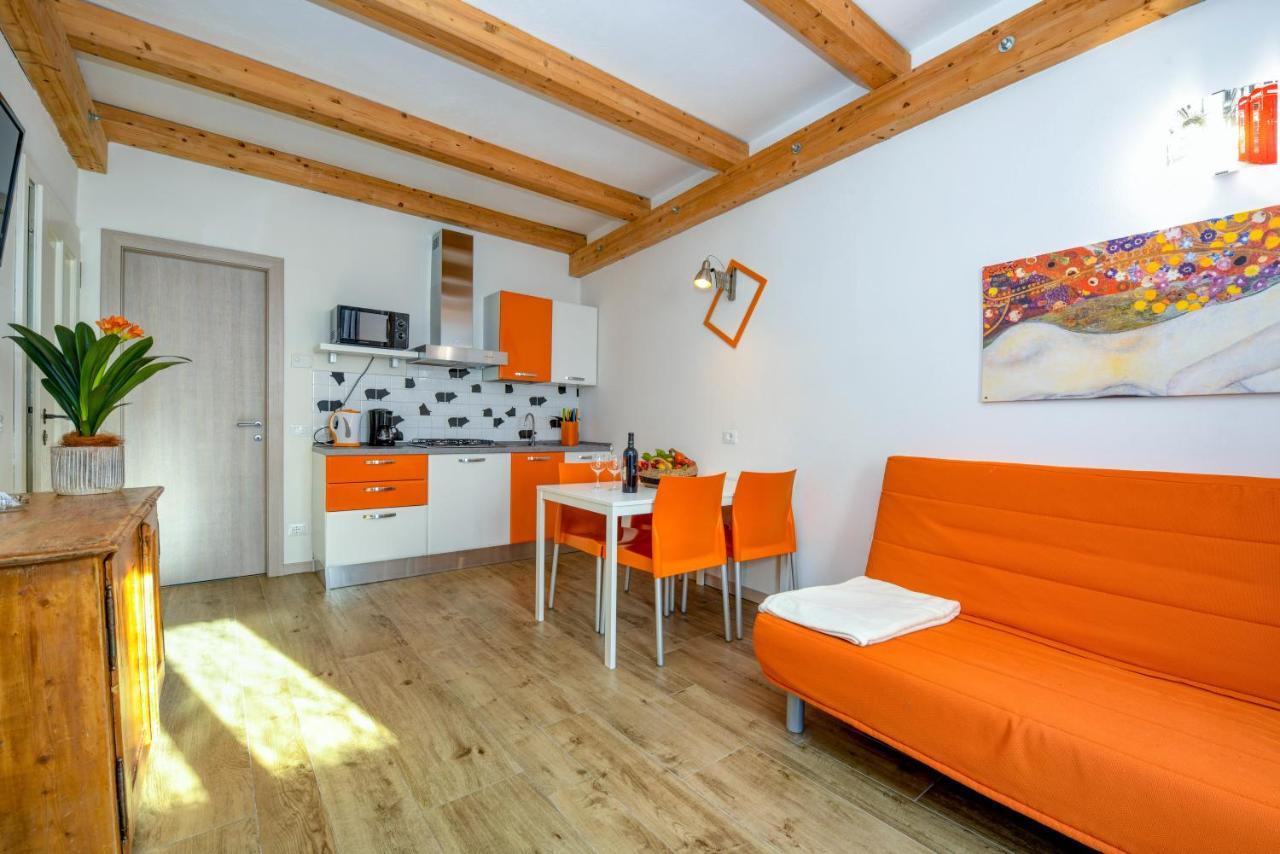Casa Nel Borgo - Il Picchio Apartment Tremosine Luaran gambar
