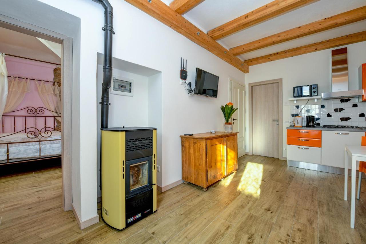 Casa Nel Borgo - Il Picchio Apartment Tremosine Luaran gambar